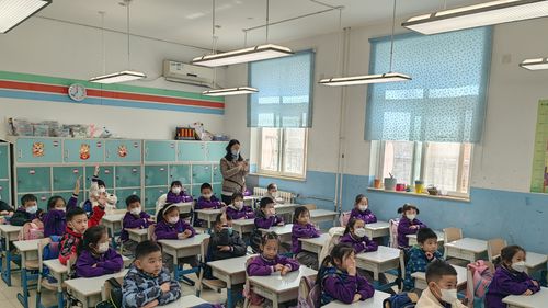呼家楼中心小学 西校区 联合华德眼科 开展守护睛彩视界 爱眼护眼宣讲活动