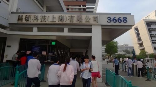 小富士康 连夜撤走,10万员工丢了饭碗 人民日报这样评