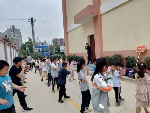 培养兴趣爱好,促进特长发展 人民路小学校外兴趣班开课简讯